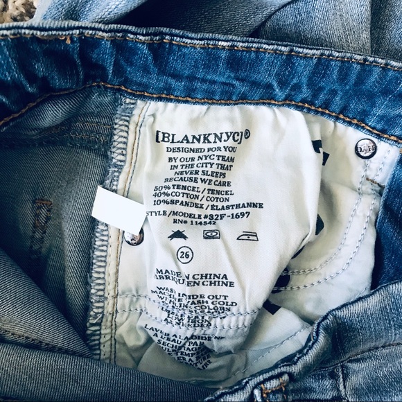 ✨HP✨BLANK NYC Flare Denim - Picture 9 of 10